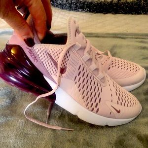 Size 71/2 Nike Air270